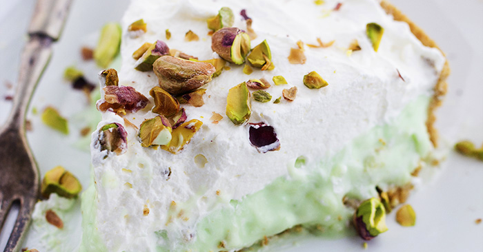 No Bake Pistachio Cream Pie A Super Easy Dessert That s SO SATISFYING 